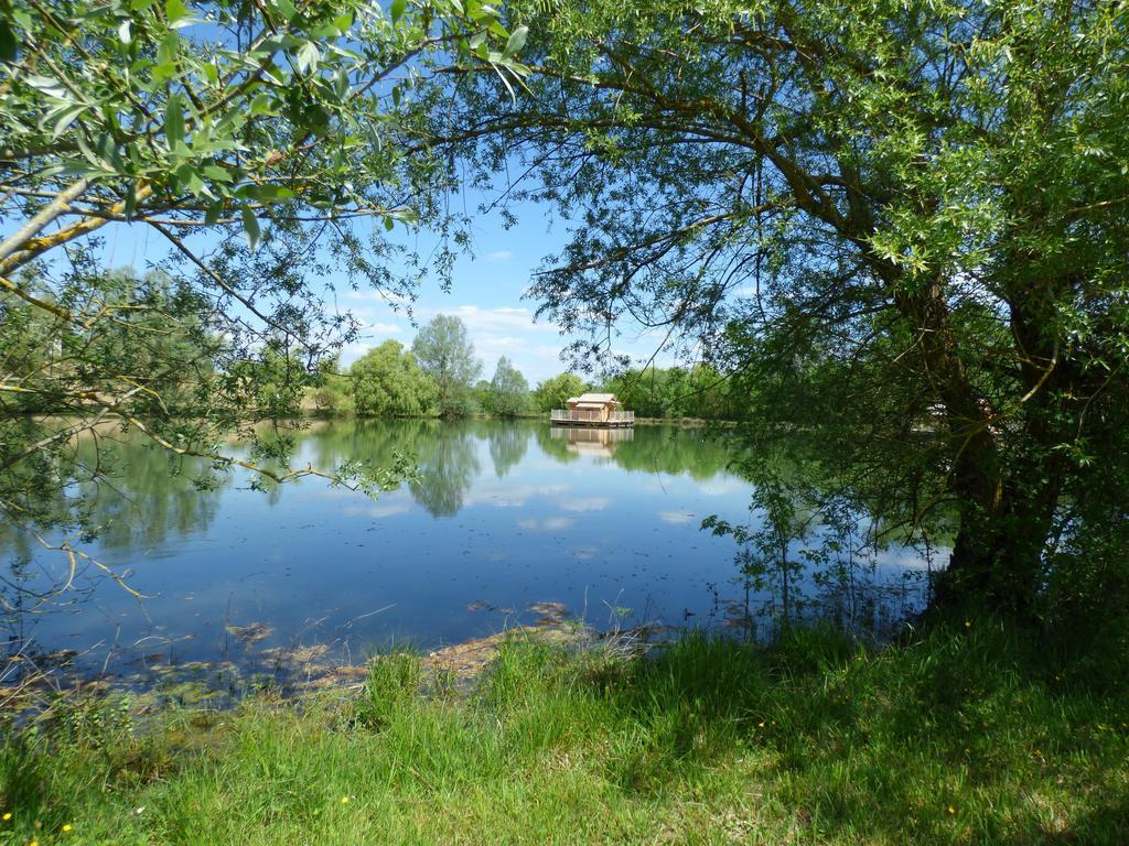 Cabanes Flottantes Du Lac De Pelisse Hotel Douzains Eksteriør billede