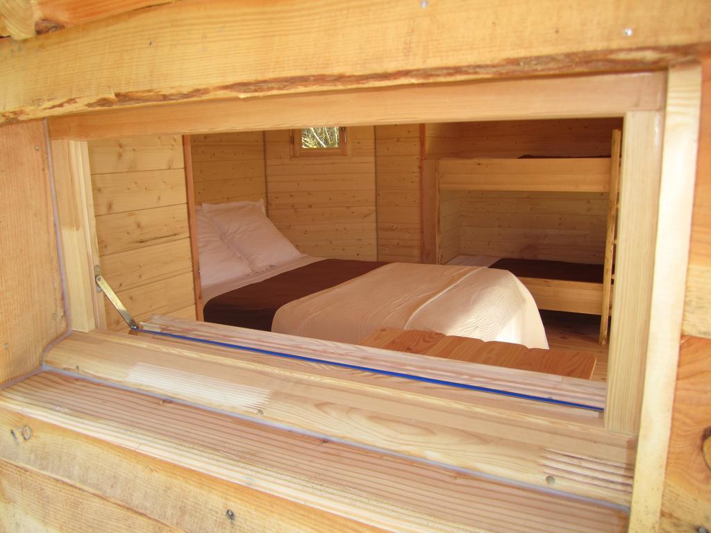 Cabanes Flottantes Du Lac De Pelisse Hotel Douzains Værelse billede