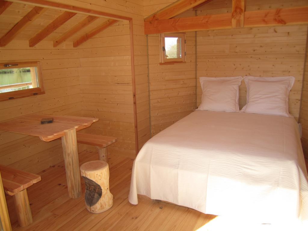 Cabanes Flottantes Du Lac De Pelisse Hotel Douzains Værelse billede